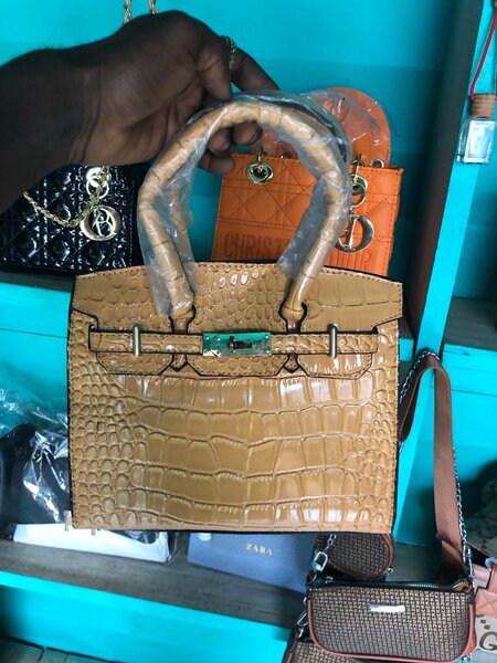 Sac à main en similicuir croco