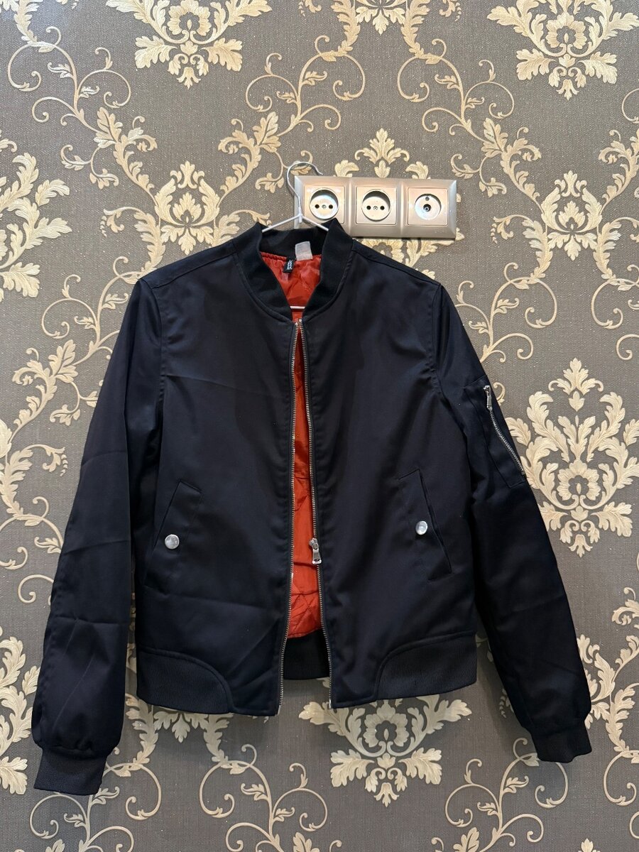 Бомбер укороченный на весну