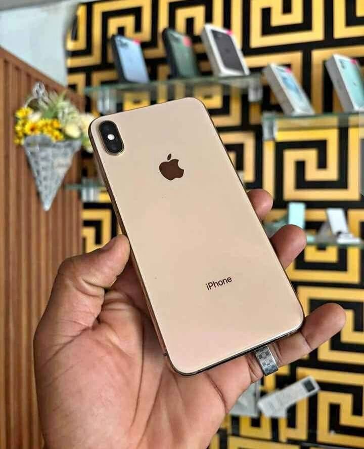 iPhone X or XS doré