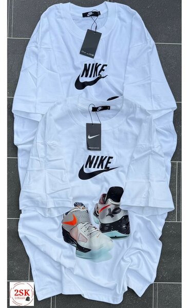 T-shirts Nike blanches logo