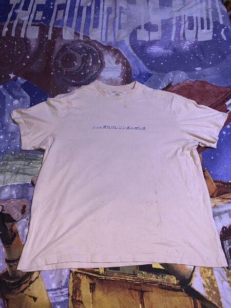 AMERICAN EAGLE GRAPHIC TEE.