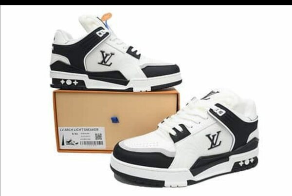 Baskets tendance blanches et noires