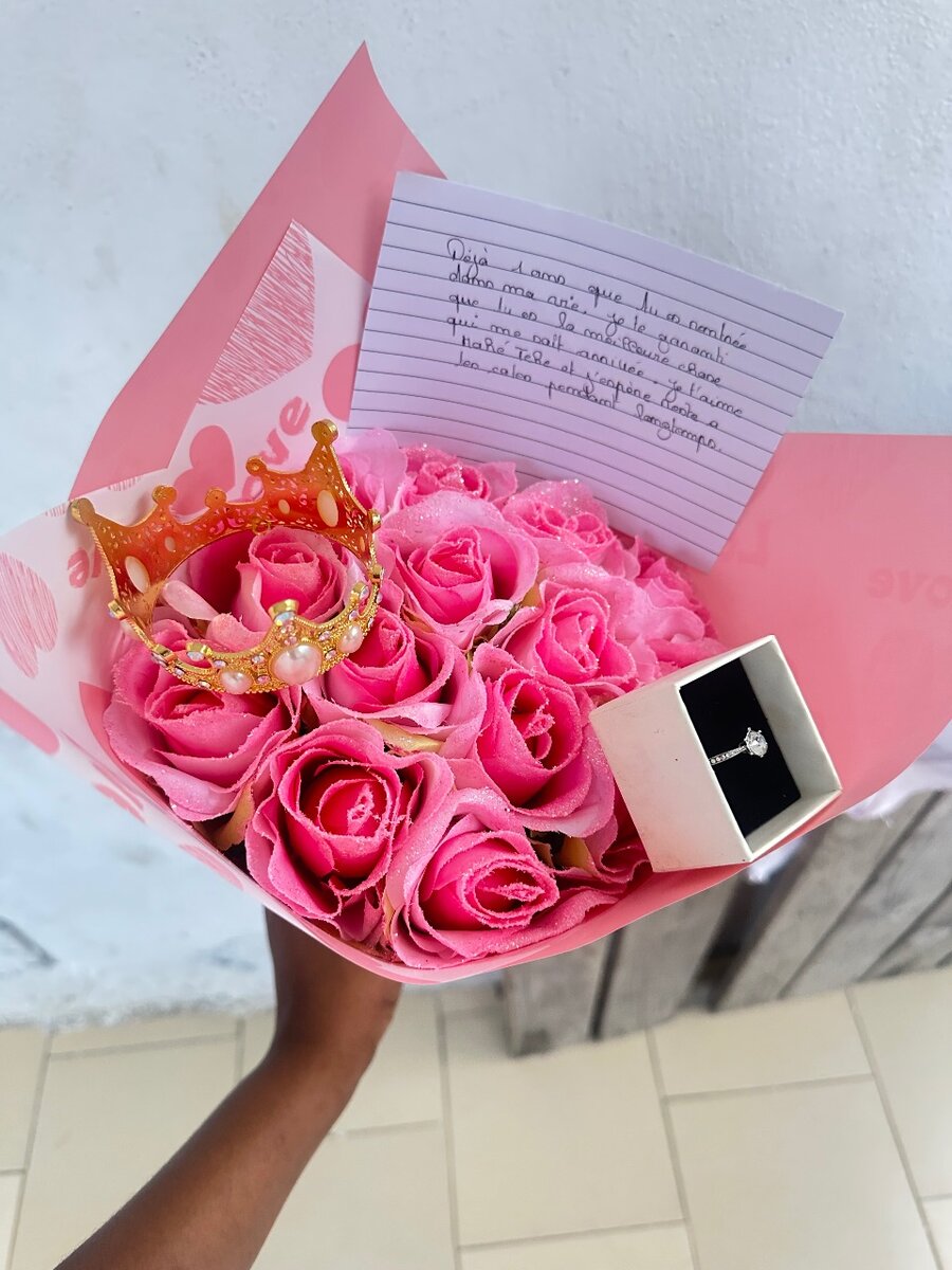 Bouquet de roses avec bague
