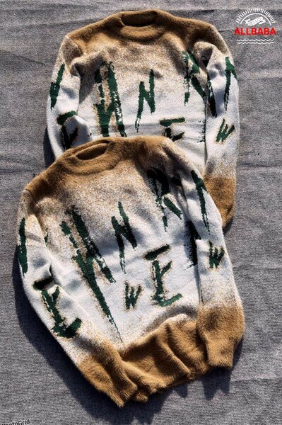 Chandail en Laine à Motifs Artistiques