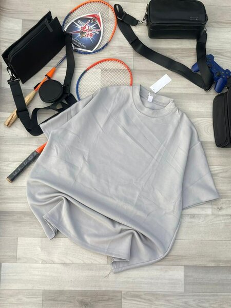 T-shirt en coton gris élégant