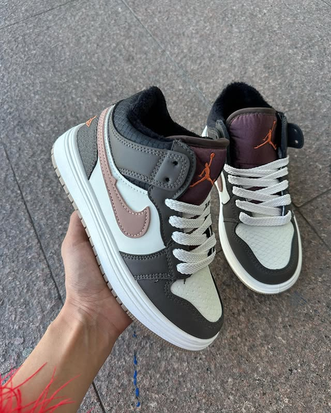 Кроссовки бело-черные