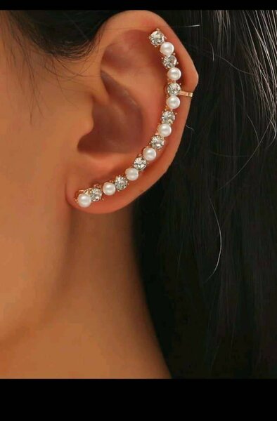 Elegant Pearl Ear Cuff