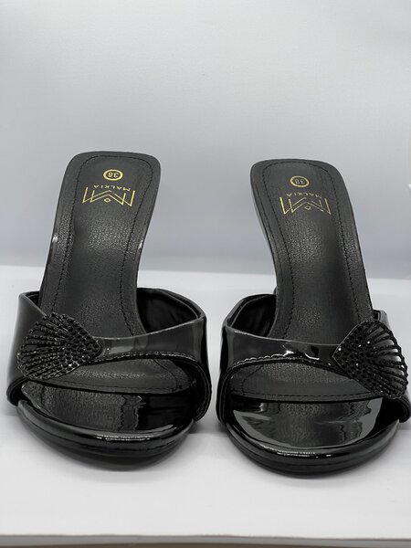 Sandales à talons brillantes