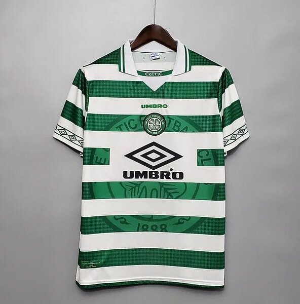 Maillot de football rayé vert et blanc