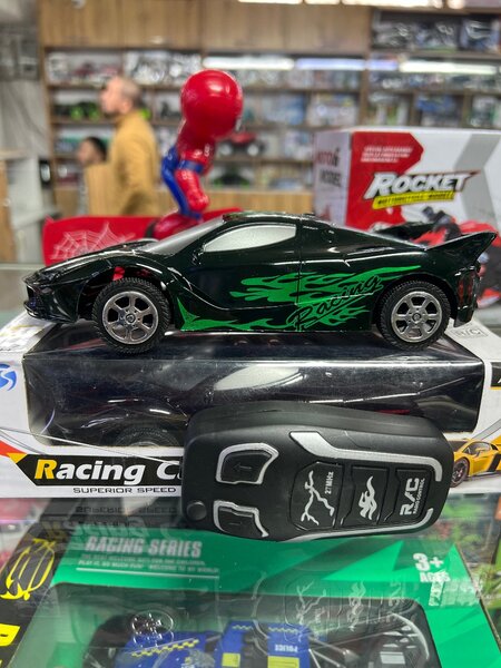 Машина с пультом управления