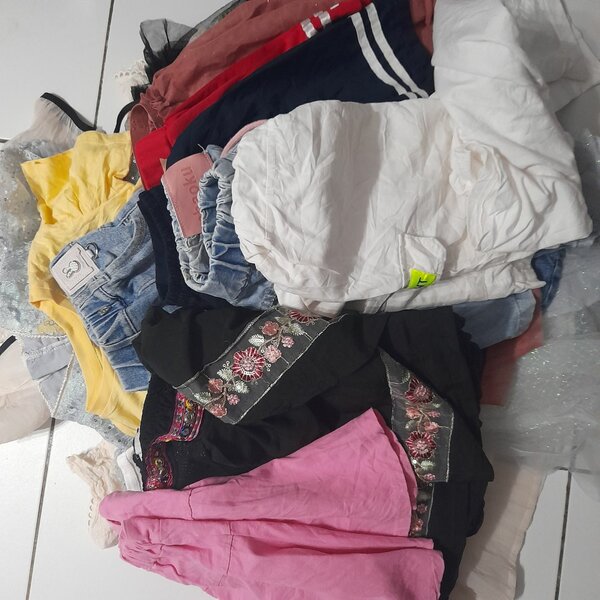 Lot de vêtements pour enfants