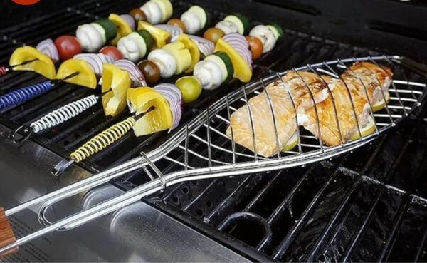 Grille a barbecue en forme de poisson.