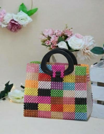 Sac à main en perles coloré