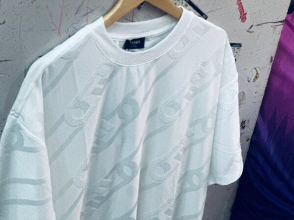 T-shirt blanc élégant