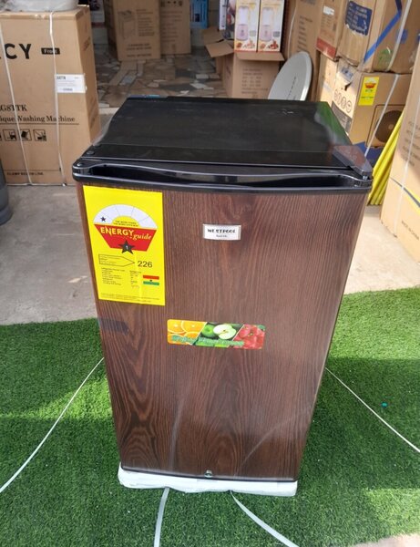 WESTPOOL TABLE TOP SINGLE DOOR FRIDGE 80 LITRES