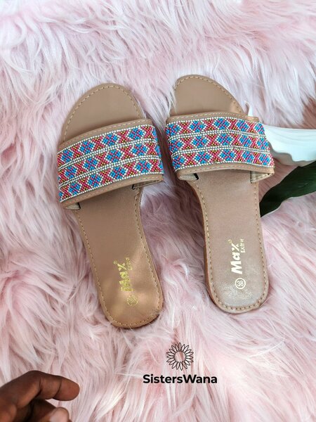 Sandales perlées colorées