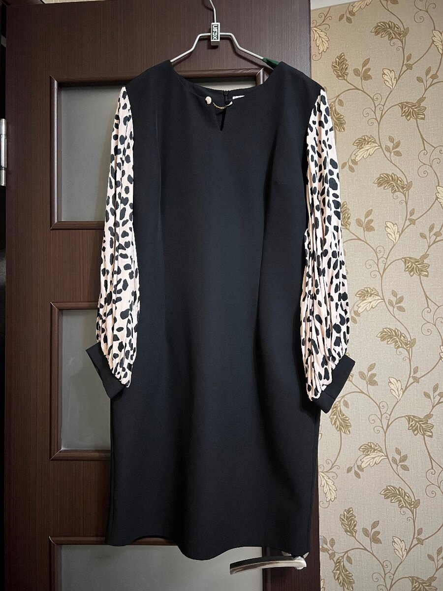 Платье средней длины