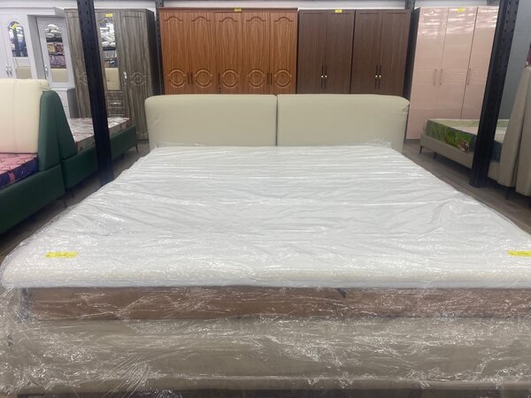 Lit Double en Cuir Moderne