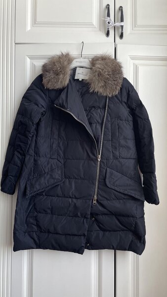 MONCLER Темно-синий полиэстеровый пуховик