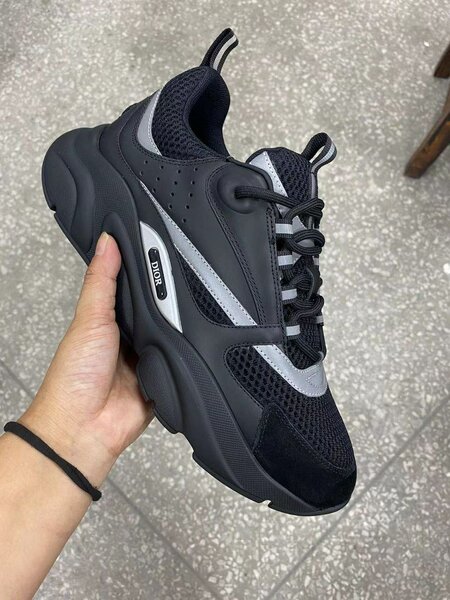 Baskets noires tendance