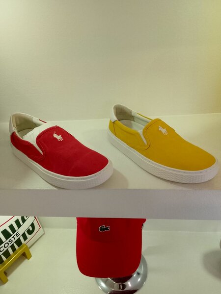 Baskets slip-on rouge et jaune