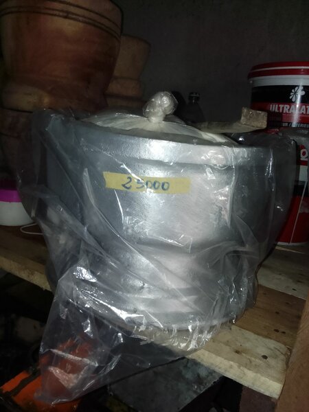 Marmite en aluminium et mortie