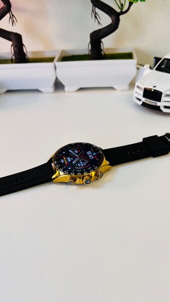 Montre connectée étanche dorée