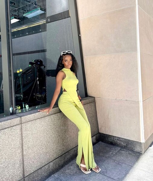 Combinaison verte élégante femme