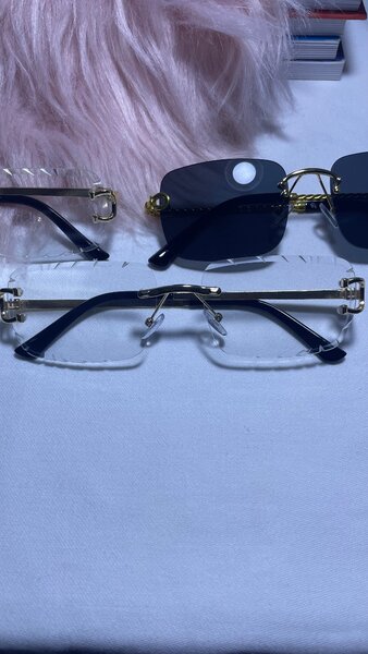 Lunettes à monture transparente