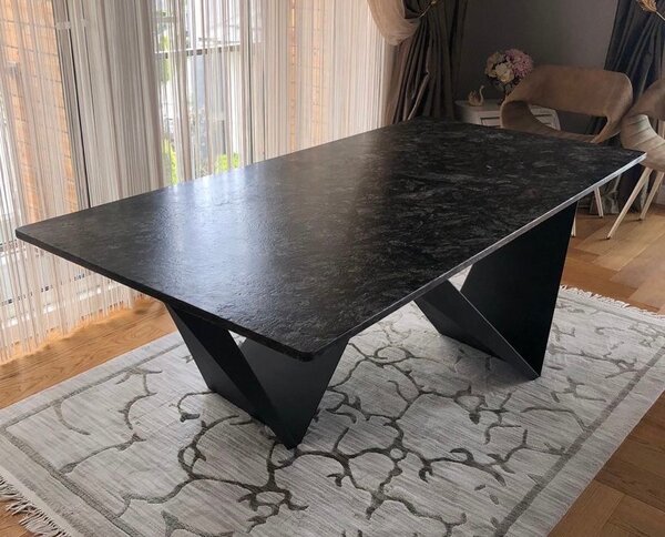 Table moderne en marbre noir