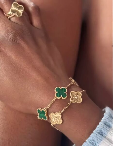 Bracelet trèfle noir doré élégant