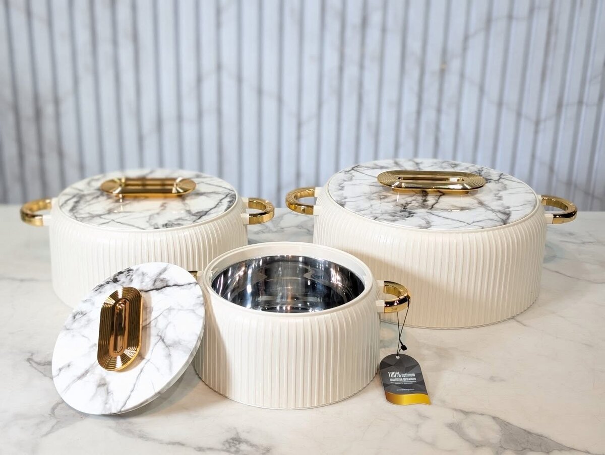 Ensemble de casseroles en marbre