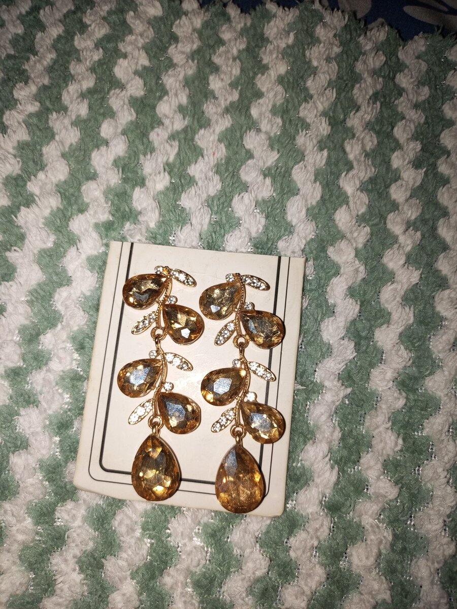 Quality earings 40 cedis each