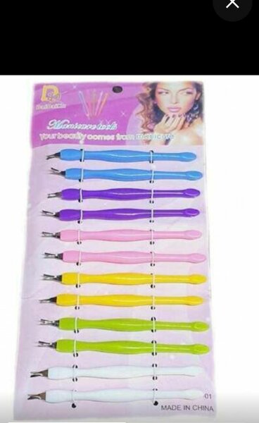 Coupe-cuticules coloré