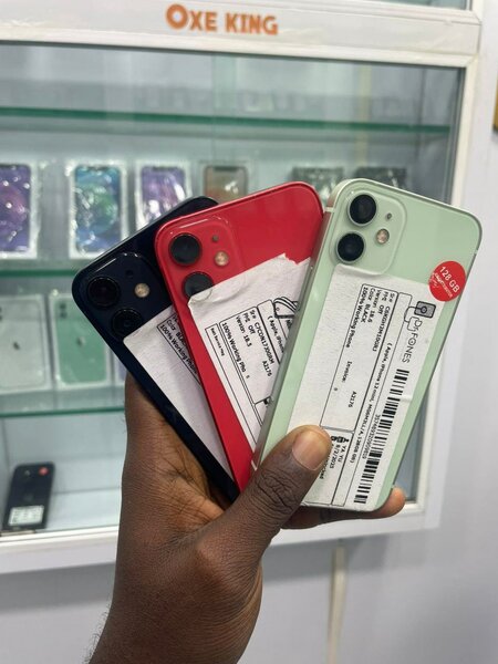 iPhone 12 simple 64Go CASINEUF