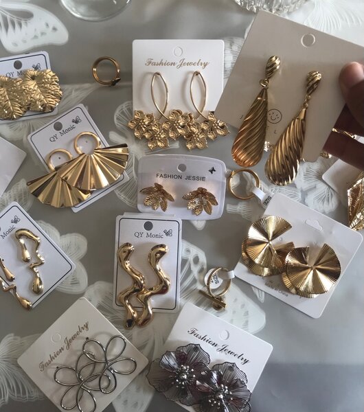 Boucles d'oreilles dorées tendance