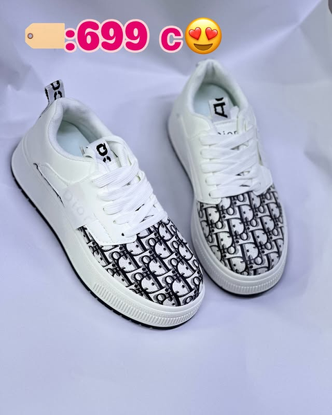 Кроссовки белые