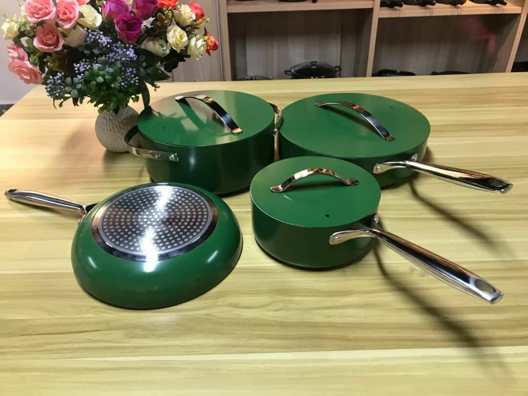 Non stick cooking set