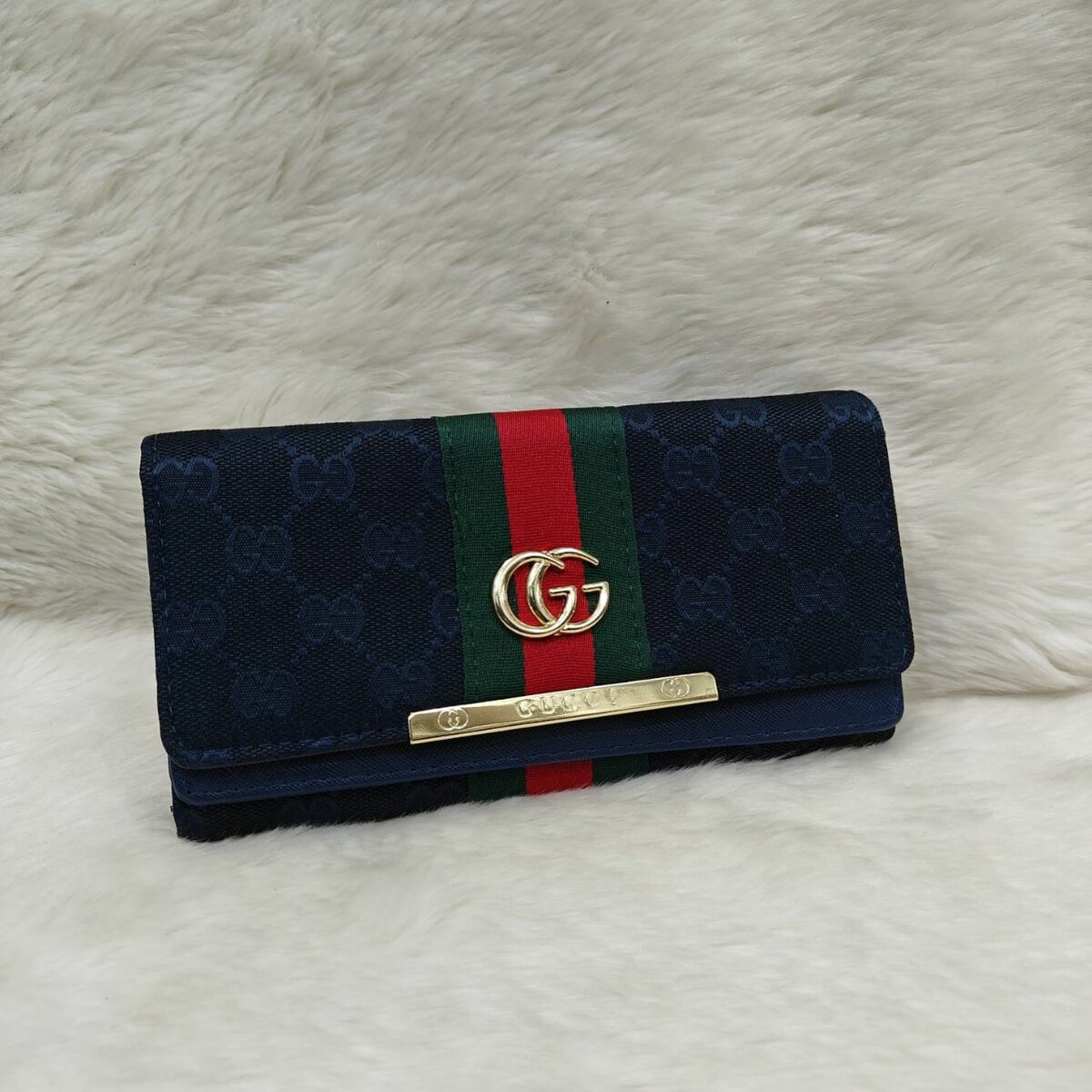 Gucci Wallet only 1 item 10 colors available