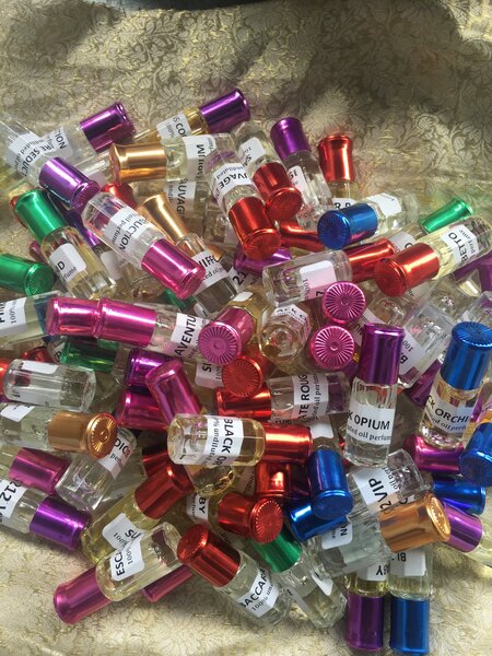 Undiluted oil perfume