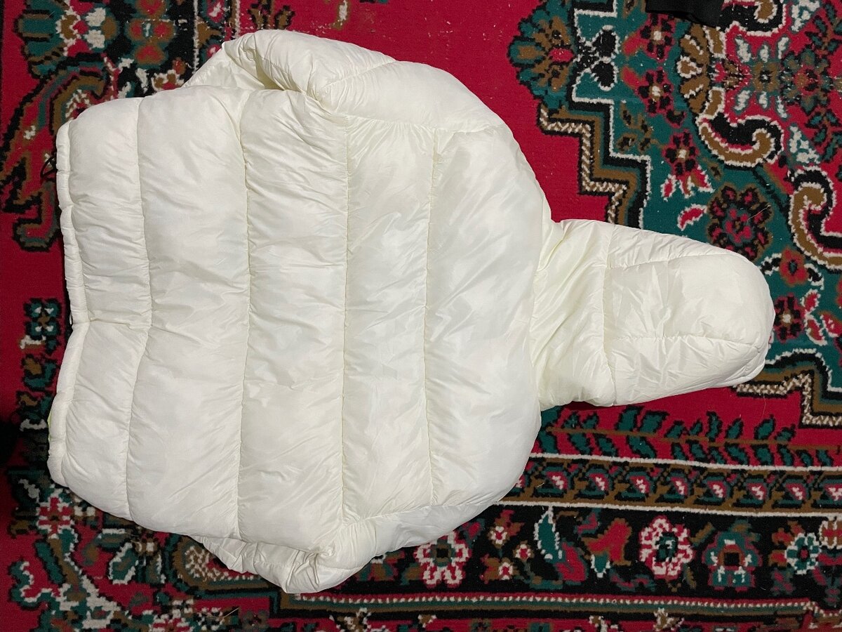 Белая куртка новая !