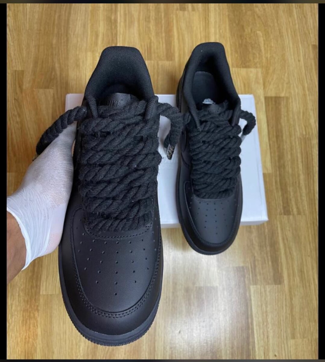 Air Force noir (original) disponible