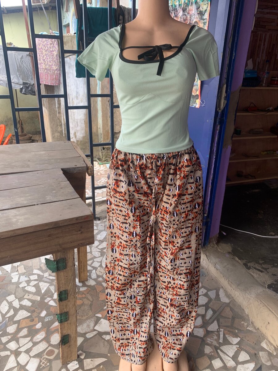 Pantalon akanra et petit haut