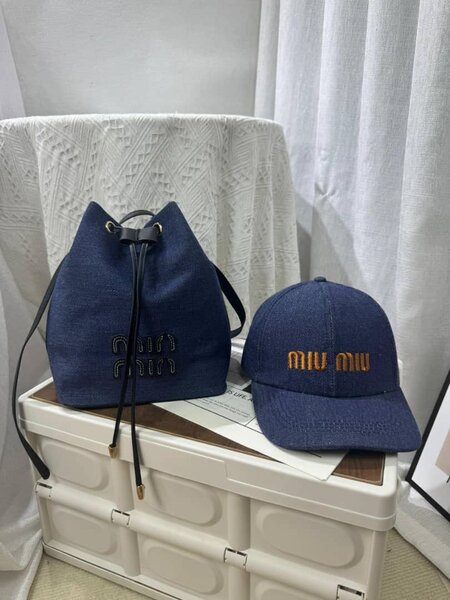 Sac et casquette Miu Miu