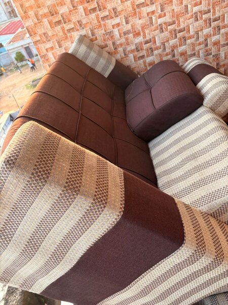 Canapé moderne marron rayé