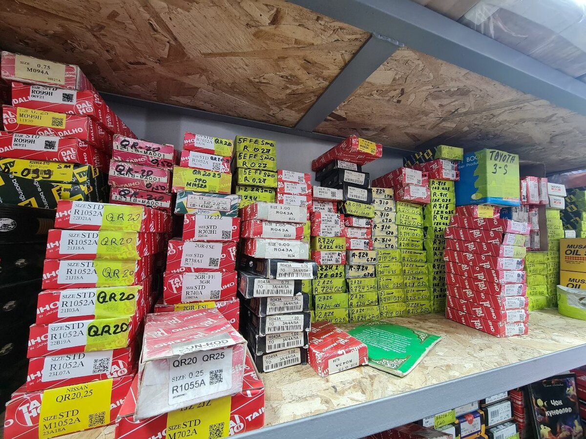 Японский машины Nissan  об 18 и другие  машины