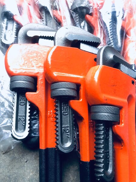 Pipe wrench