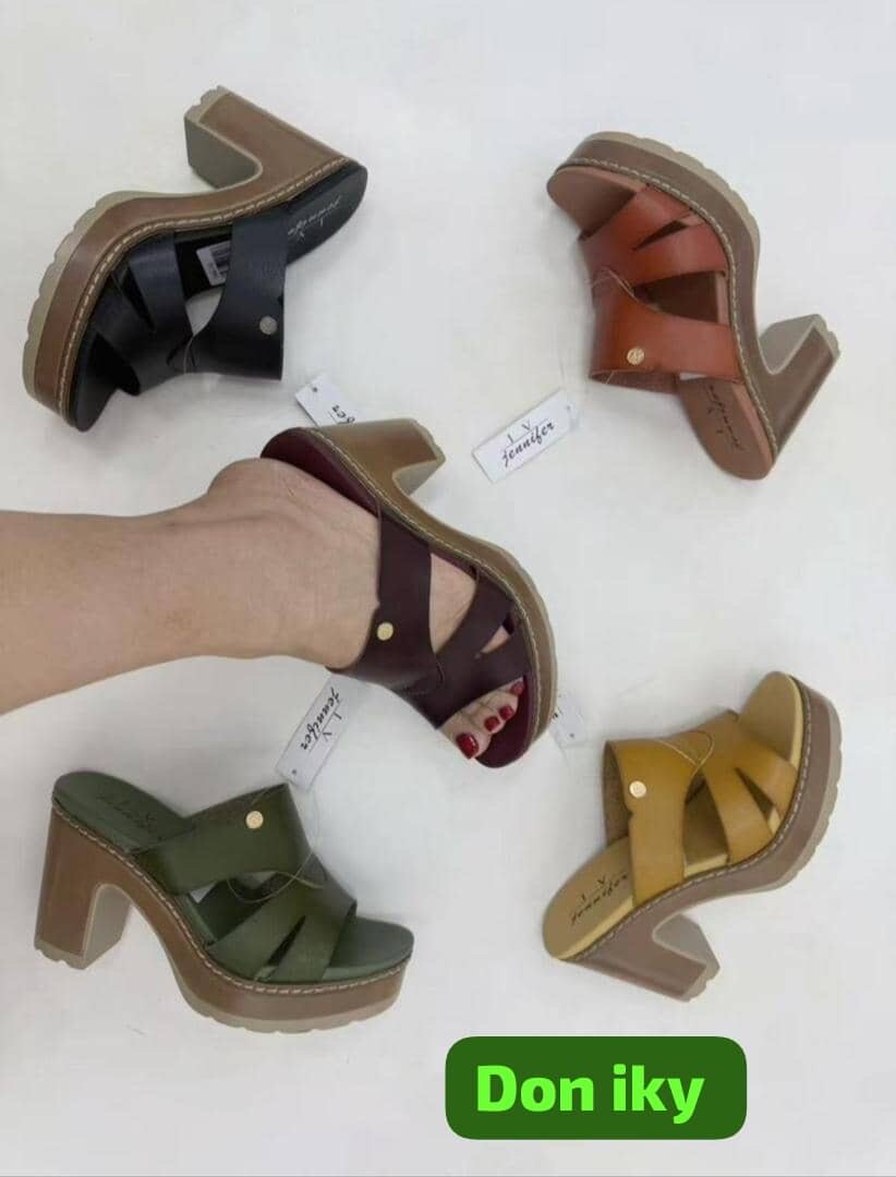 Sandales à talon féminin élégantes