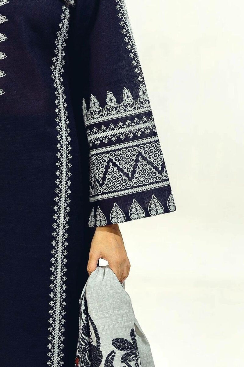 3 pcs women's unstitched Lawn suit