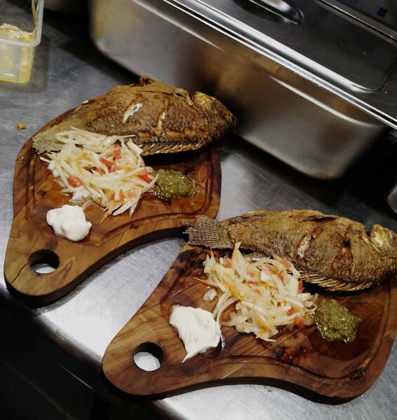 Poisson Frit Servi avec attiek